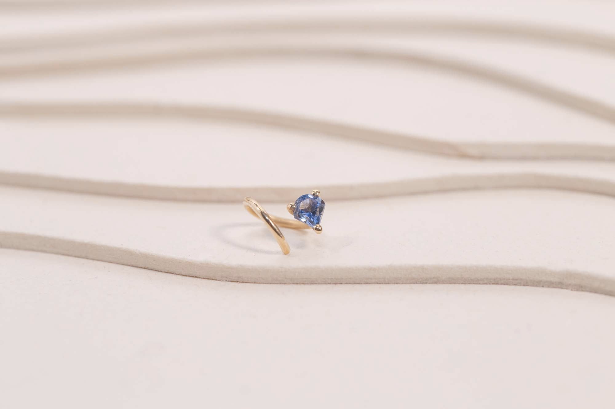 Boucle d'oreille Piton Double Saphir Bleu