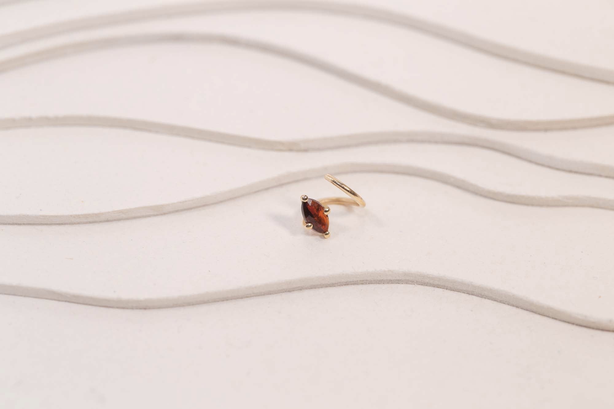 Boucle d'oreille Piton Double Grenat